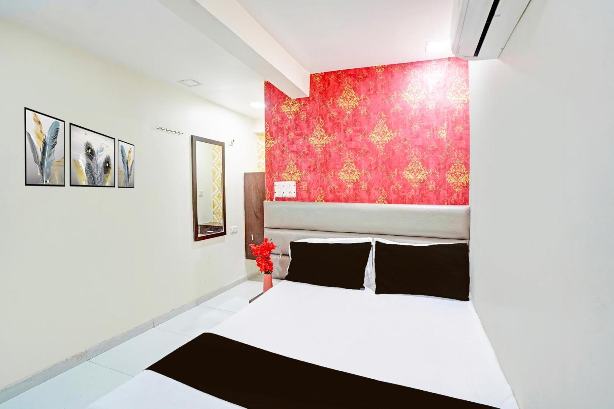 Hotel O S. G. Highway Formerly I Land Park Ahmedabad Bagian luar foto