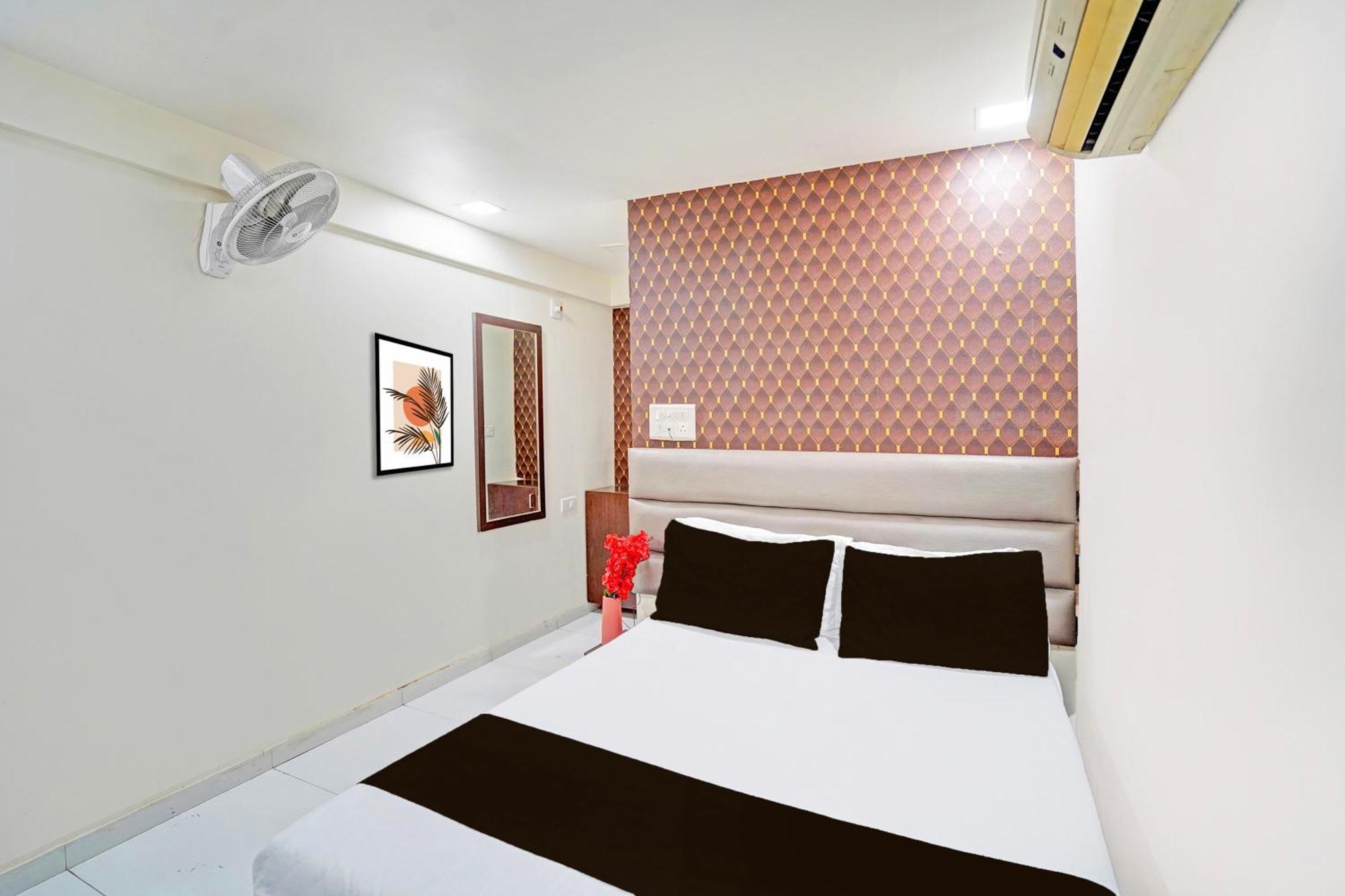Hotel O S. G. Highway Formerly I Land Park Ahmedabad Bagian luar foto