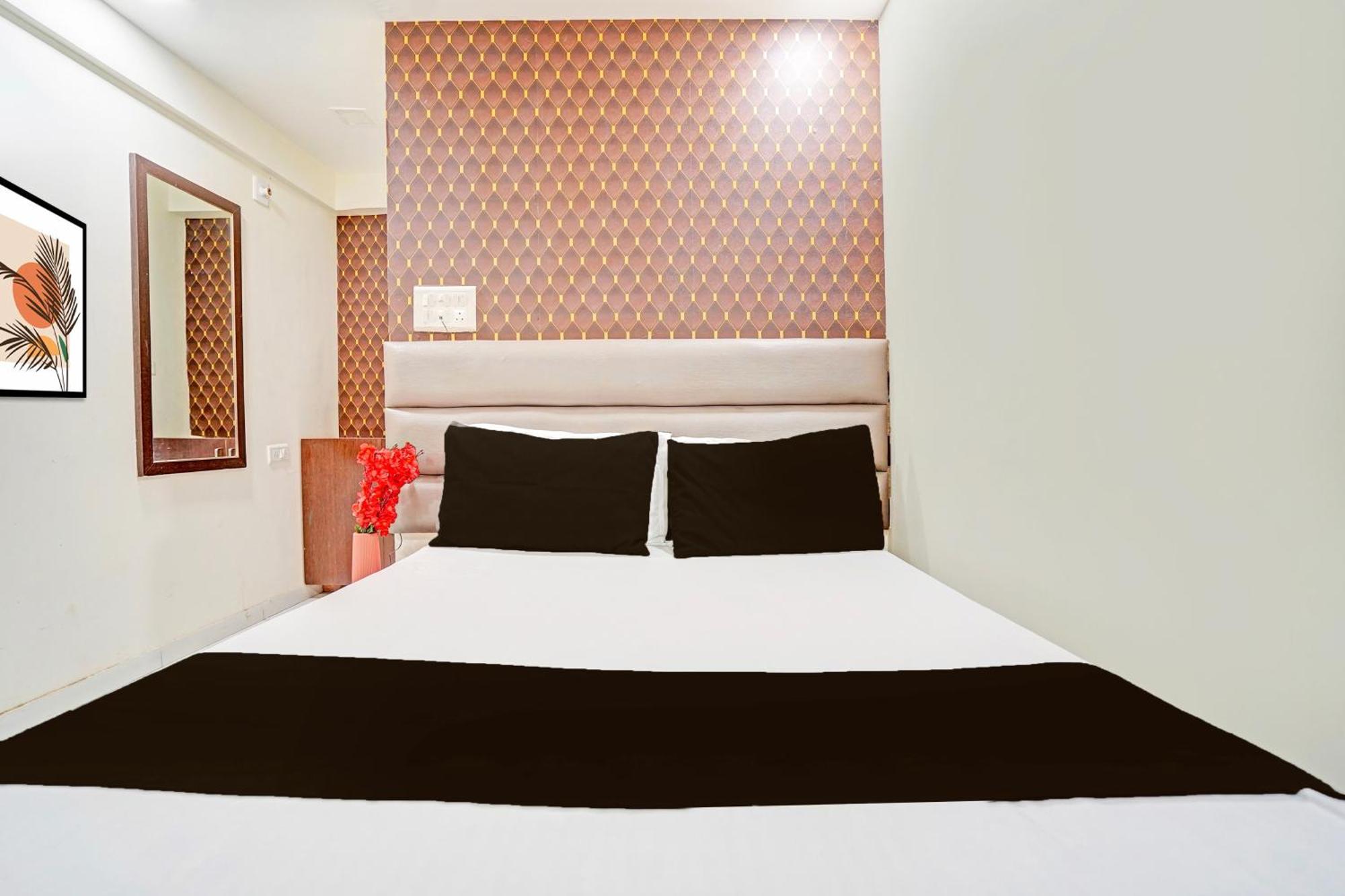 Hotel O S. G. Highway Formerly I Land Park Ahmedabad Bagian luar foto