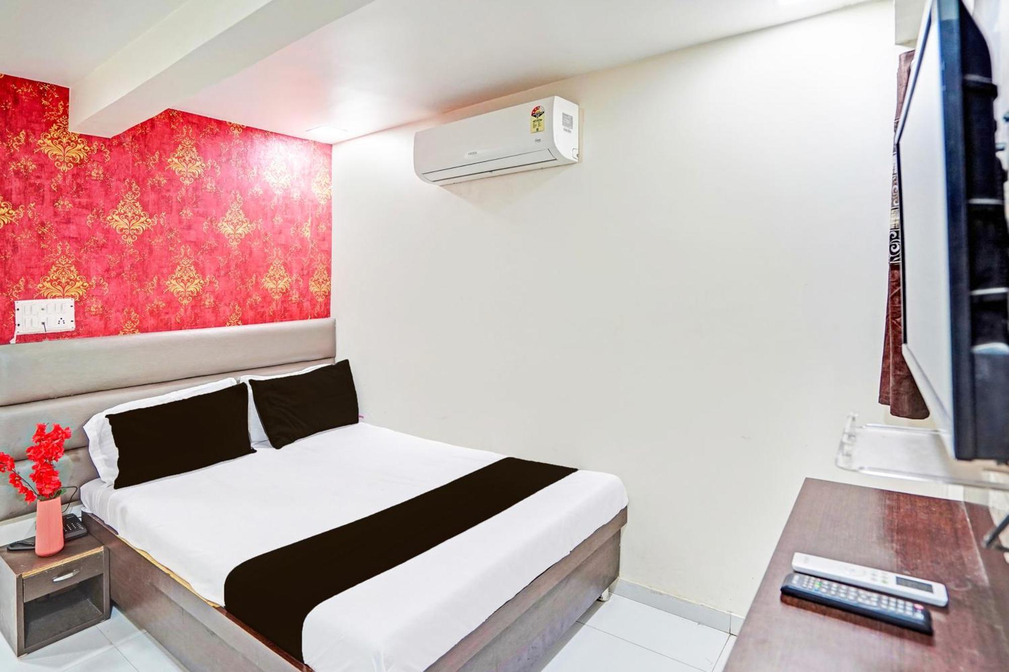 Hotel O S. G. Highway Formerly I Land Park Ahmedabad Bagian luar foto