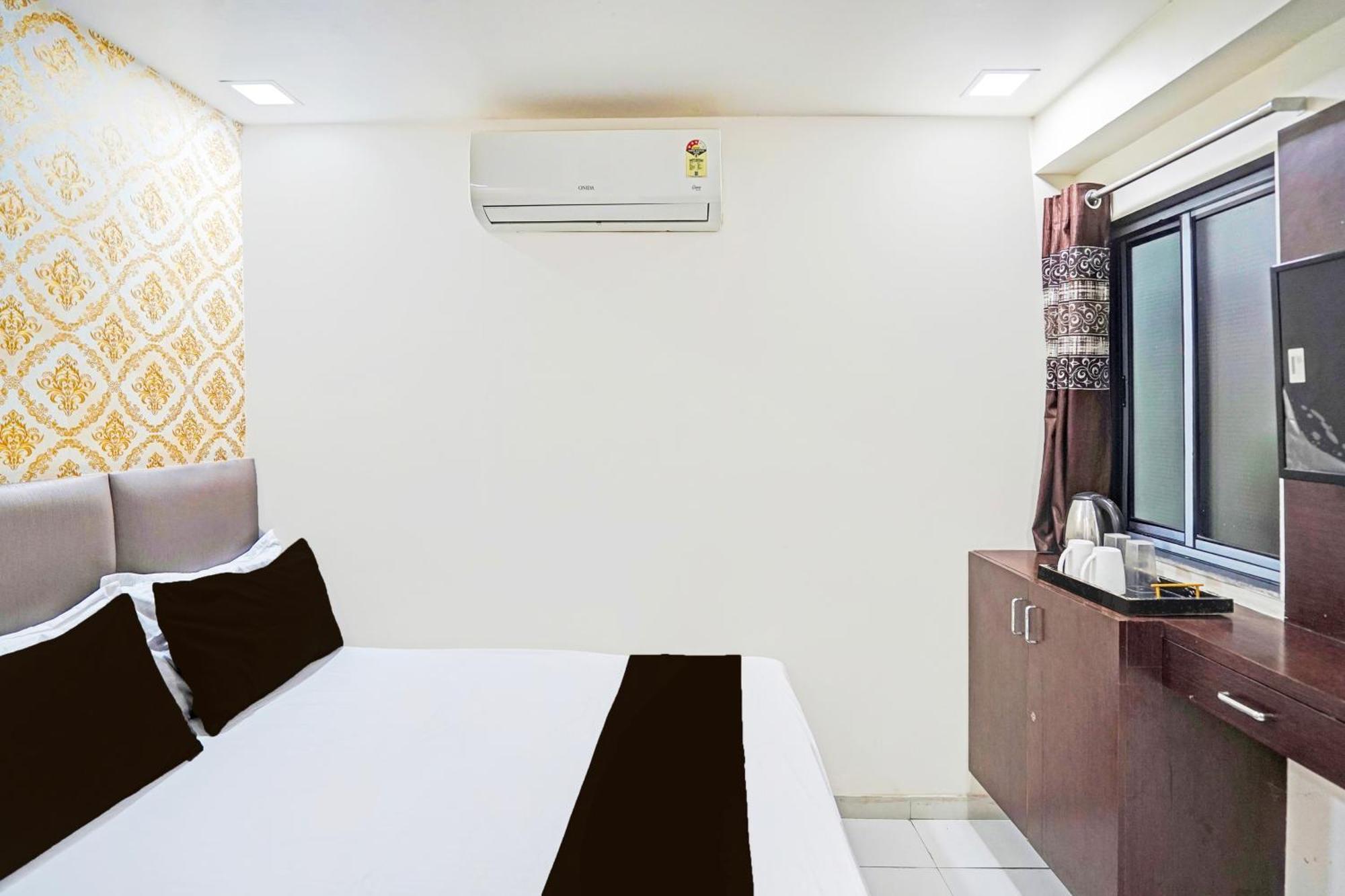 Hotel O S. G. Highway Formerly I Land Park Ahmedabad Bagian luar foto