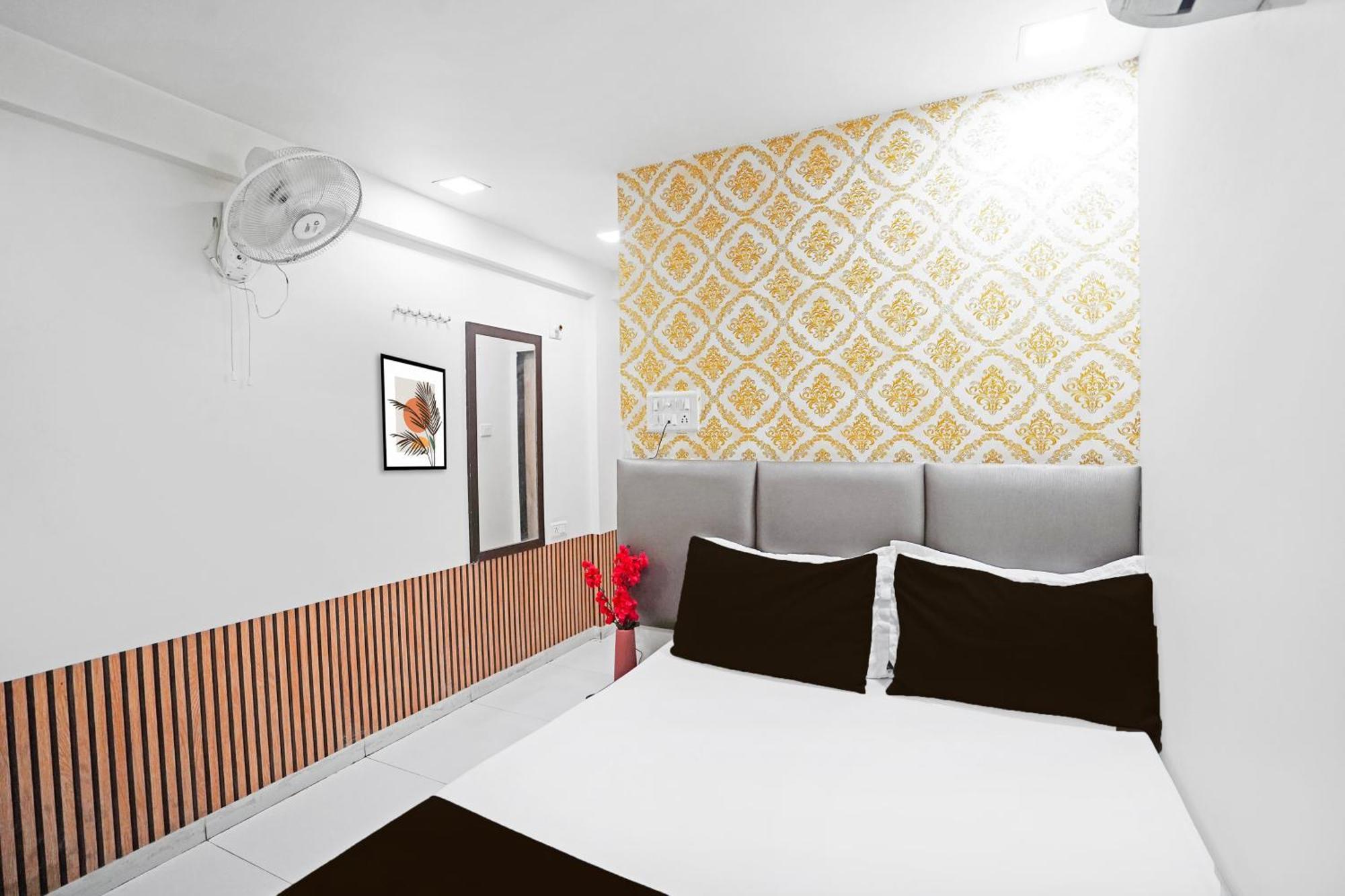 Hotel O S. G. Highway Formerly I Land Park Ahmedabad Bagian luar foto