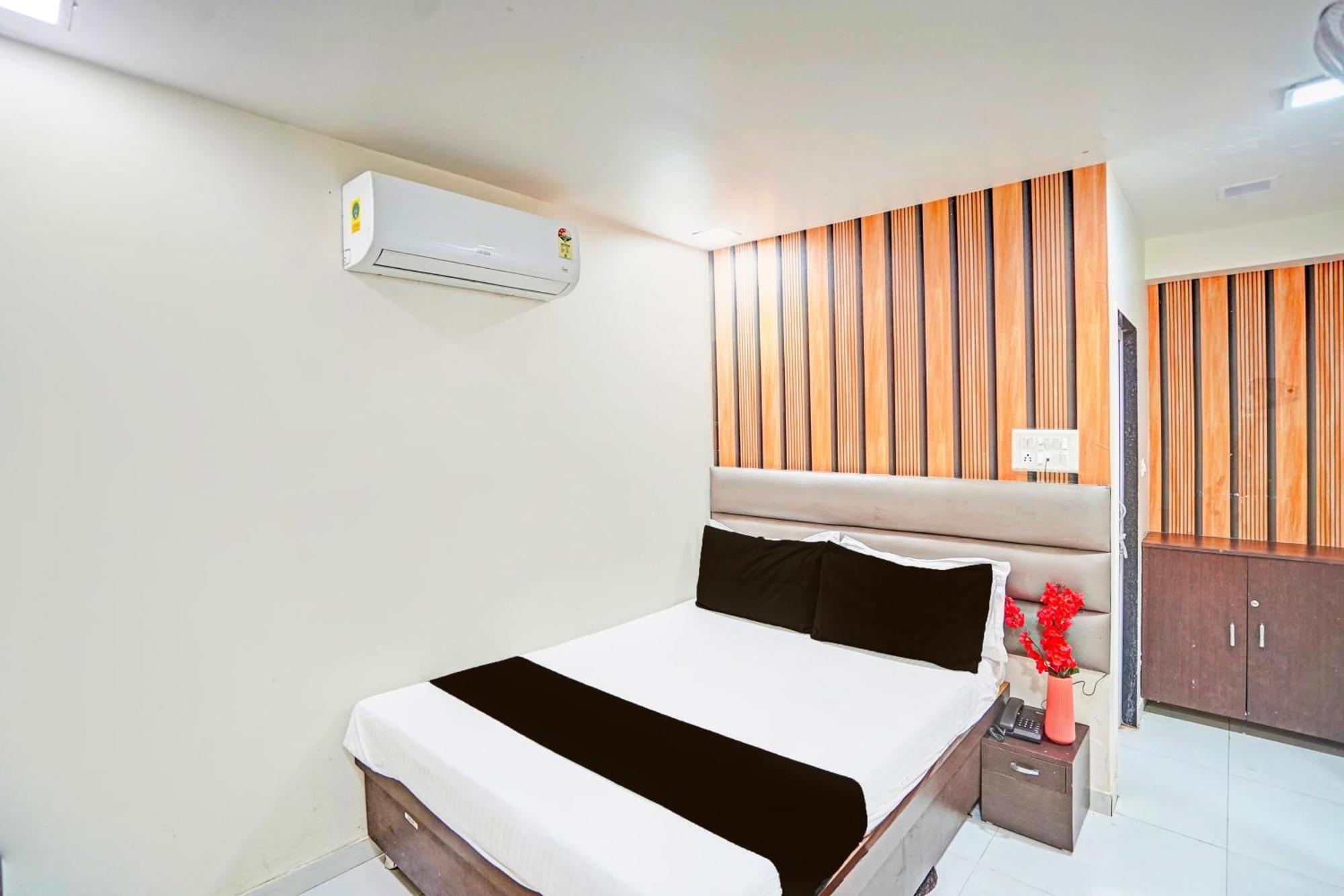 Hotel O S. G. Highway Formerly I Land Park Ahmedabad Bagian luar foto