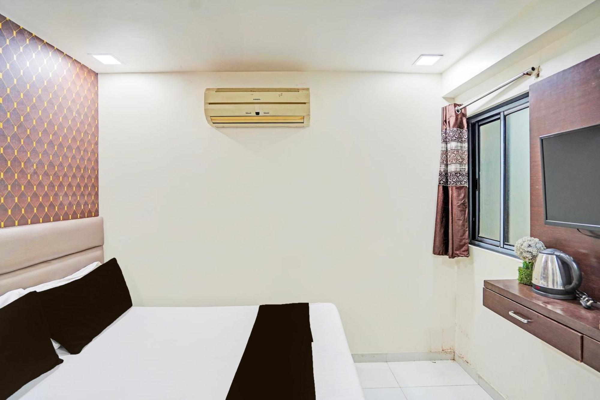 Hotel O S. G. Highway Formerly I Land Park Ahmedabad Bagian luar foto