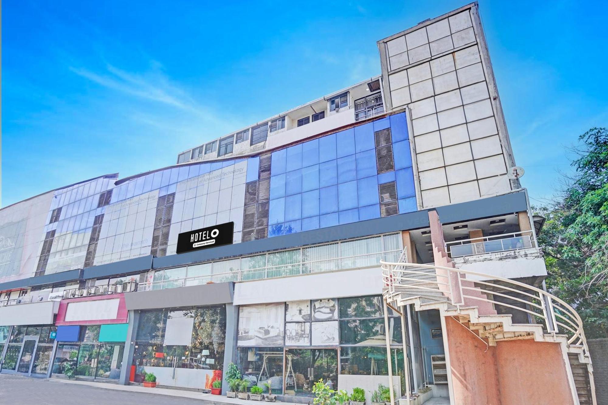Hotel O S. G. Highway Formerly I Land Park Ahmedabad Bagian luar foto
