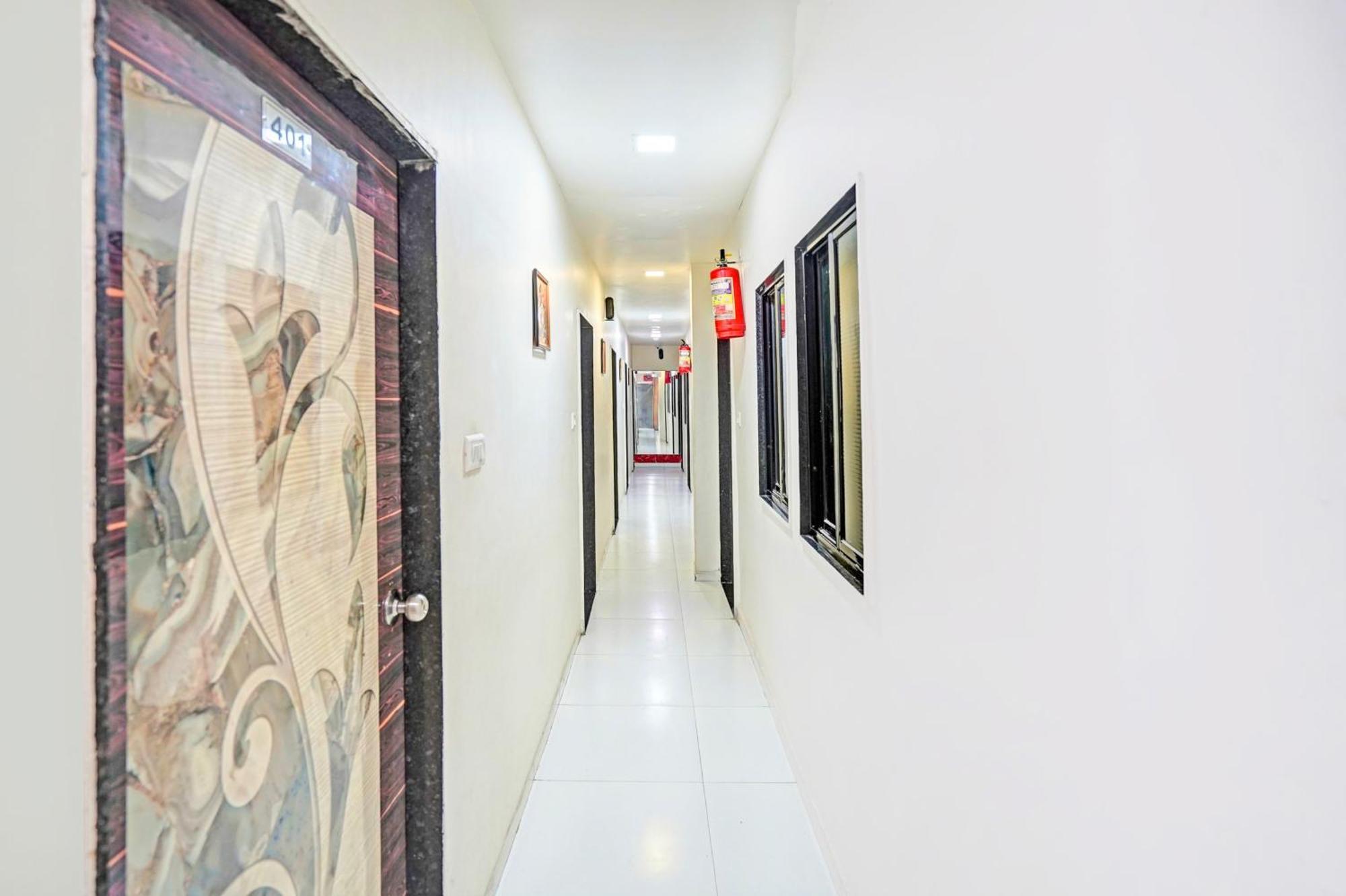 Hotel O S. G. Highway Formerly I Land Park Ahmedabad Bagian luar foto