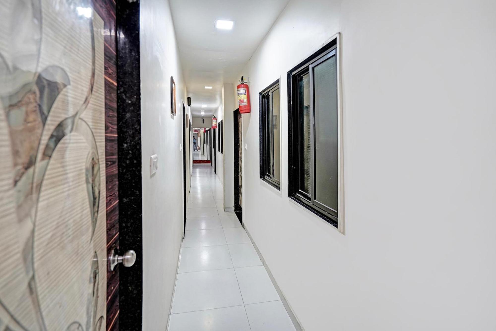 Hotel O S. G. Highway Formerly I Land Park Ahmedabad Bagian luar foto